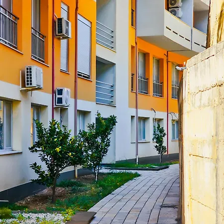 Apartment Iris 1 *