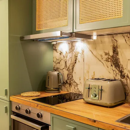 Appartement Iris 1 *